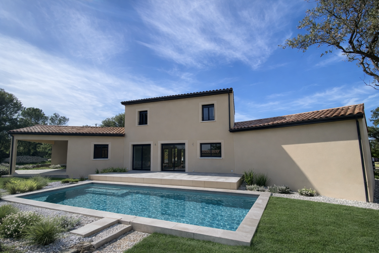 Maison à étage 157 m² à St Restitut