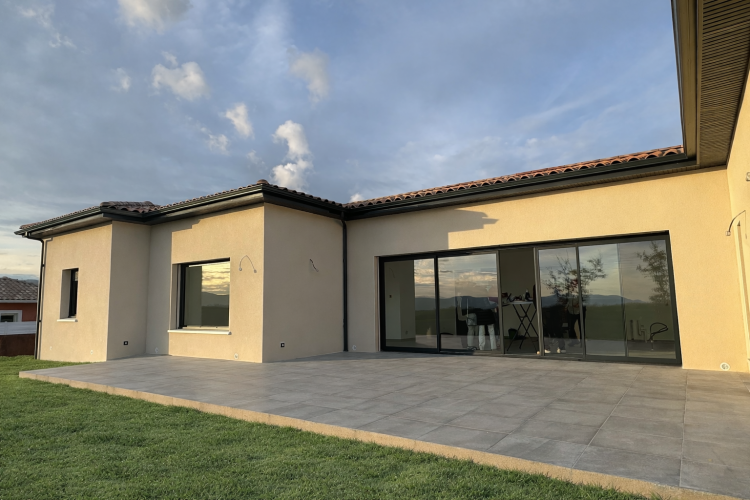 Villa contemporaine 164 m² à Savasse