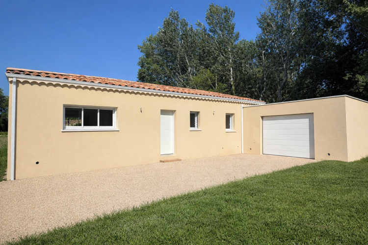 Maison de plain-pied Les Granges-Gontardes 26