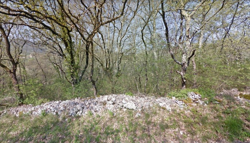 RARE: Terrain de 1650 m² à ALISSAS