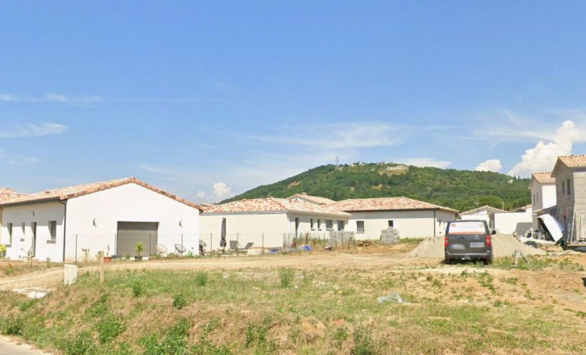 À vendre : Terrain à Bâtir centre village – Allan (26780)