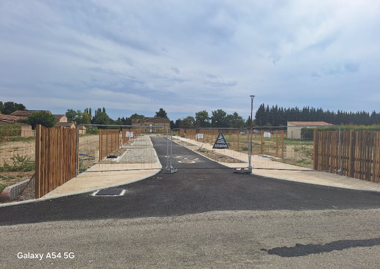 JONQUIERES(84) : terrain à bâtir